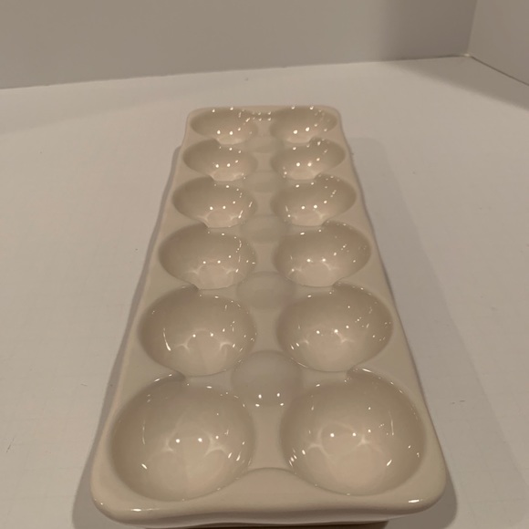 Rae Dunn Egg Holder Free Range - Picture 2 of 4